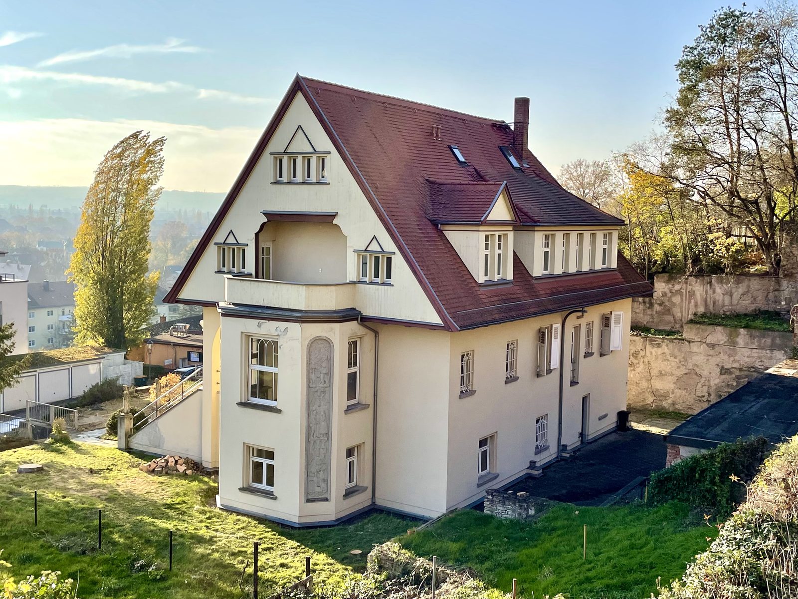 Villa Weinberg im Herbst mit Blick über Dresden